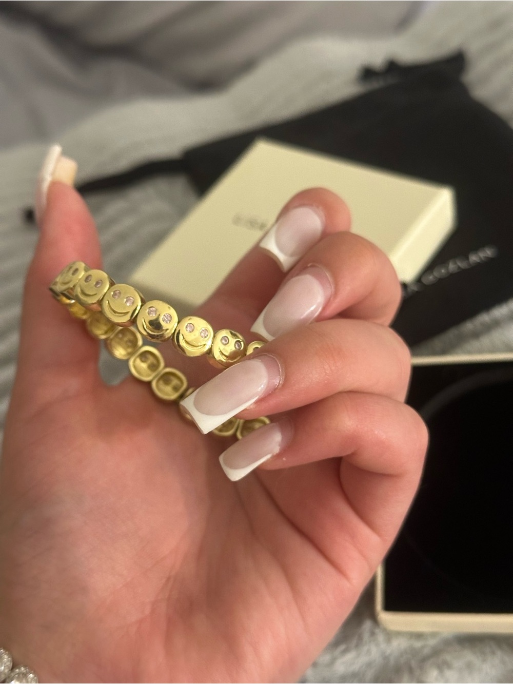 Lisa Gozlan Gold Faceted Stretch Bracelet - Picture 4 of 10